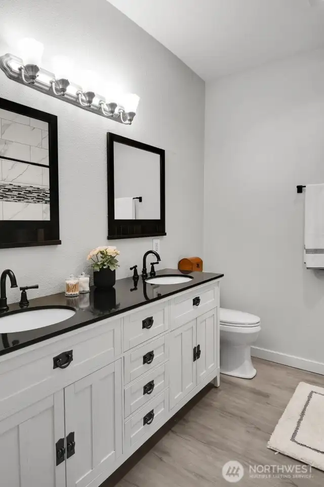 Ensuite bath with shower