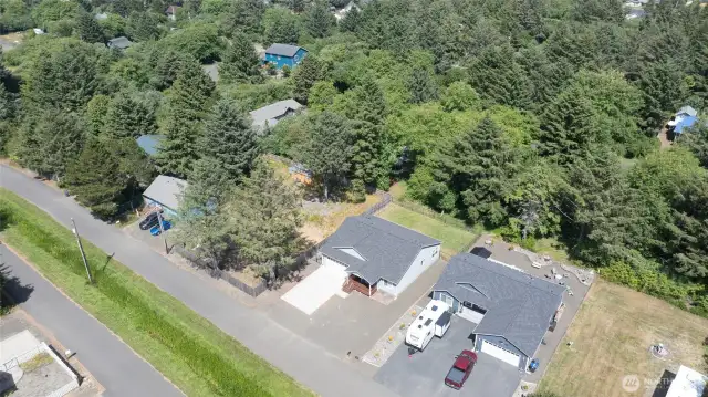 The location is absolutely wonderful, being so close to the beach, downtown, and being on such a quiet street.