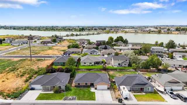 Close proximity to Montlake Park & Boat Launch