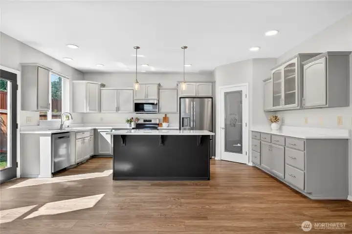 Spacious kitchen and eating area