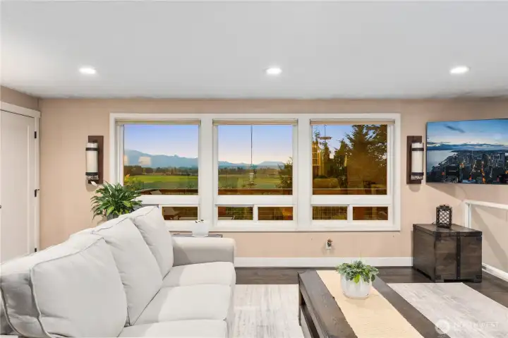 Stunning views of the Skagit Valley farmlands & the Cascade mountains.