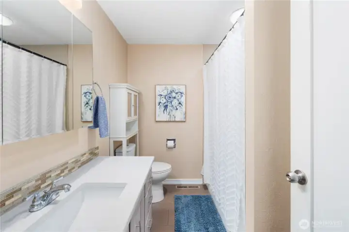 Main-floor full guest bath.