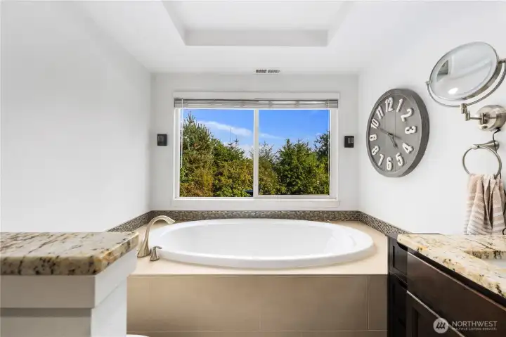 Big soaking tub!