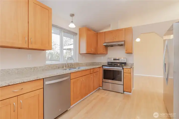Gorgeous new kitchen in 2019. New cabinets, flooring, counters, appliances and hardware.