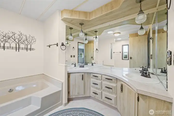 5 piece bathroom off of the primary bedroom.