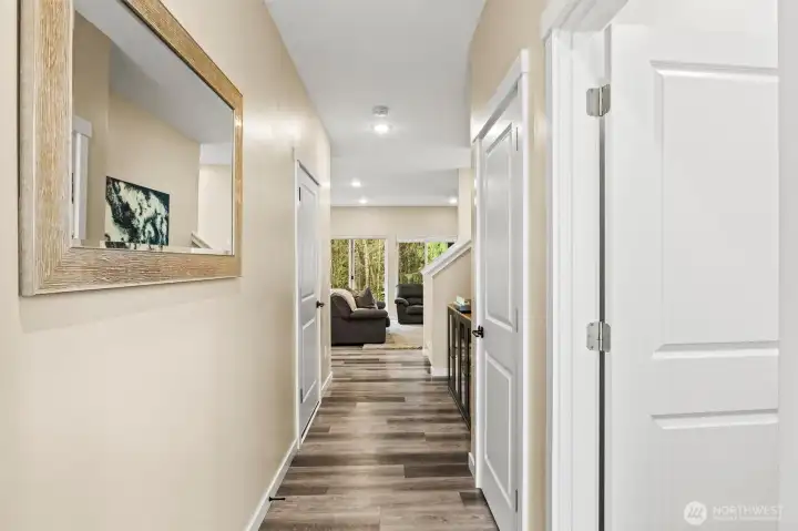 Bright and cheery entryway!