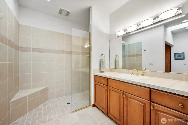 Suite #1 bathroom - main level