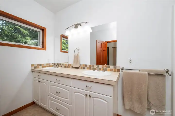 Suite #2 bathroom - upper level