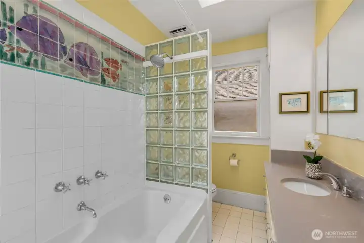 Upper floor full bath.