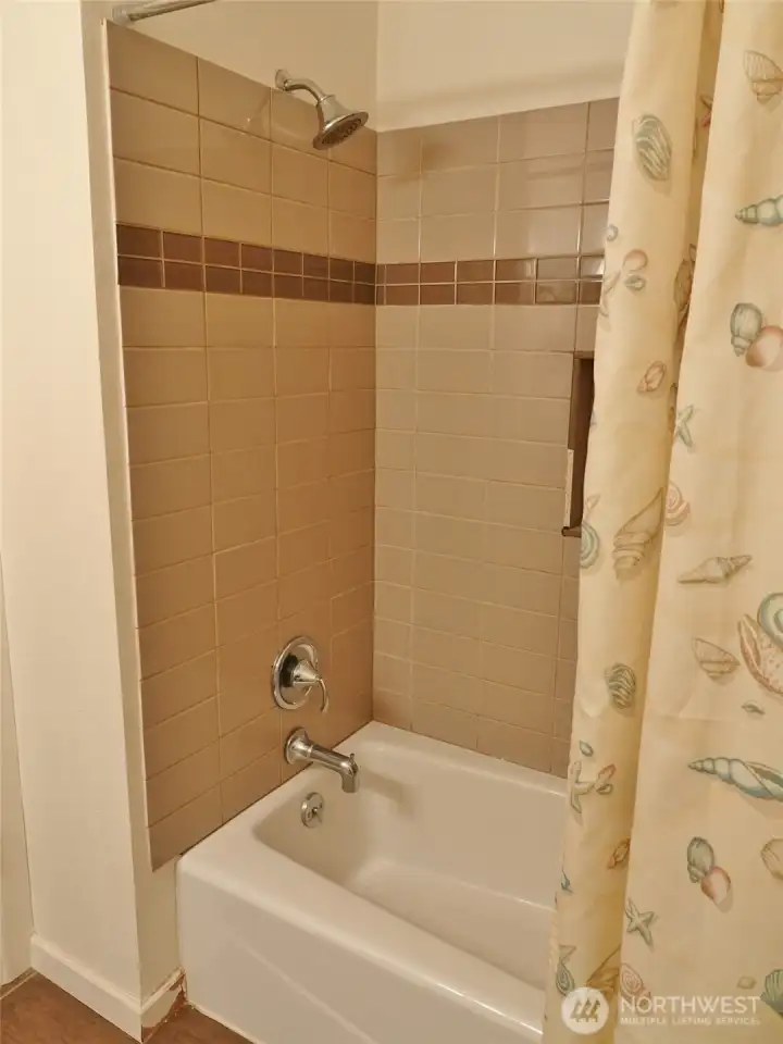 Tub/shower.