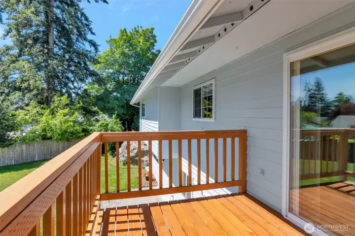 Beautiful new deck, repalaced July 2025.