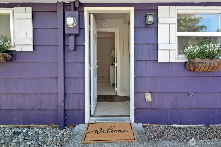 Main entry into home with giving you all that 1900's charm. Main entry into home with giving you all that 1900's charm.