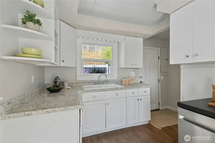 Plenty of cabinets for storage and counterspace for cooking! Plenty of cabinets for storage and counterspace for cooking!