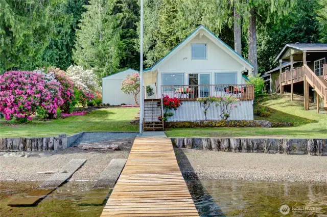 Great beach cabin with 60’ of lakefront, dock and small boat launch.
