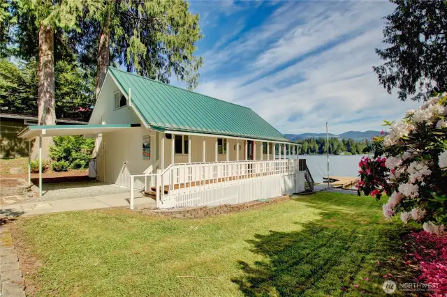 Beautiful level lot for easy access all year round.