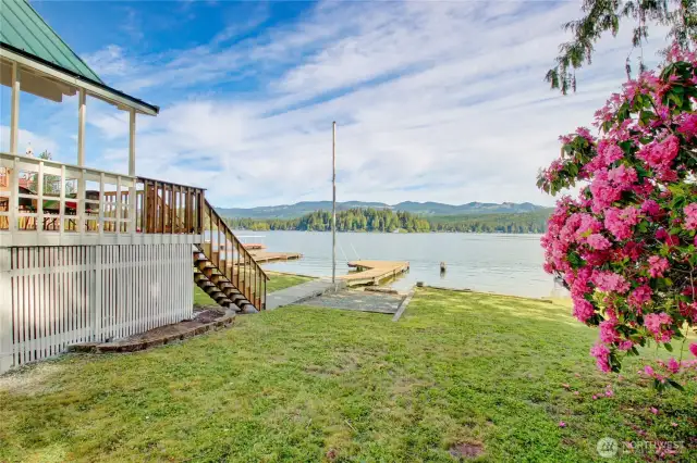 Side yard towards the small boat launch.