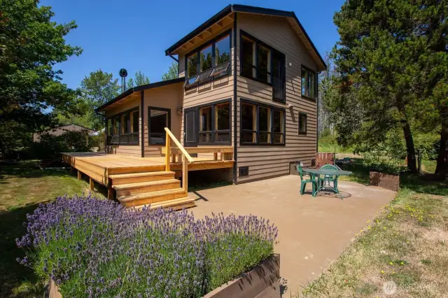 Main house has been totally refurbished by Treehouse Remodeling. New deck just added plus a large concrete patio area.