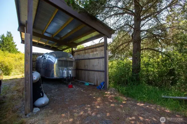 RV/Trailer covered storage building.