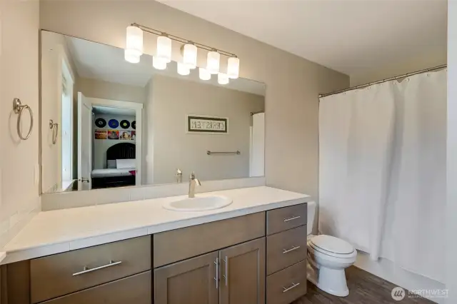 bathroom in juniors suite