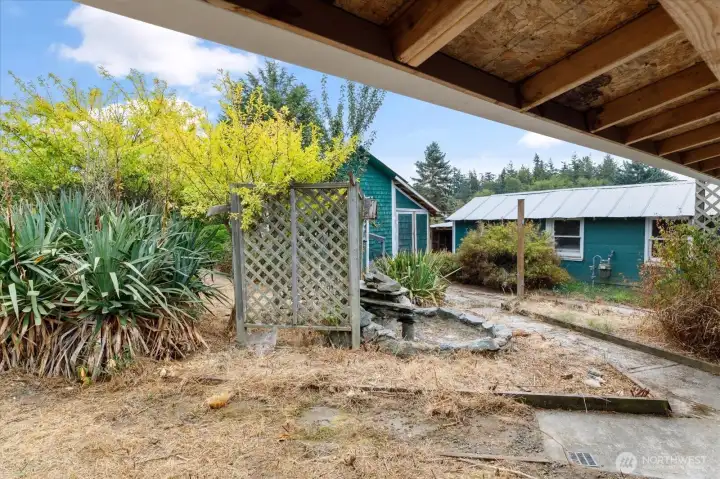 Bring your gardening gloves! Previously, garden was bursting with beautiful greenery, and lovely fountain. Many of the plants are dormant until spring. Restore it and enjoy your own private oasis.