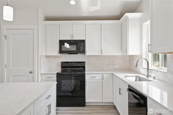 Photos of home previously built, same 1438 floor plan. Photos my show additional upgrades not included in this home. Buyer to verify all details.