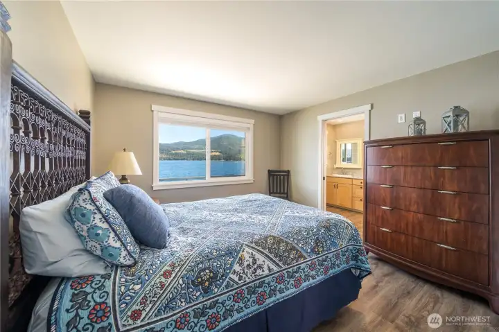 Guest Bed 1 - main floor