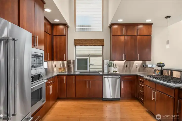 A wonderfully laid out kitchen with an oversized 6 burner Viking range on the right.