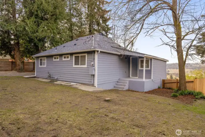 2nd entrance (side door) to the office nook on the main level.