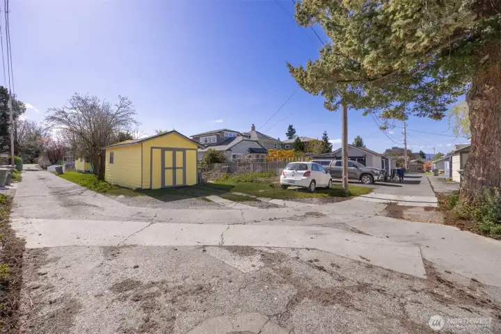 Looking at the Northeast corner of the property with the alley that "T's" so you have access to Sunset Drive or to Illinois Street, by the Rose Garden.