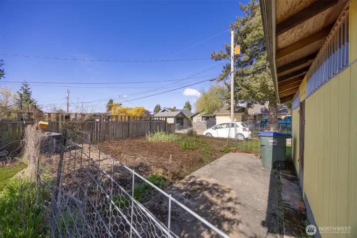 The garden area is usually planted and gets so much sunshine all day!
