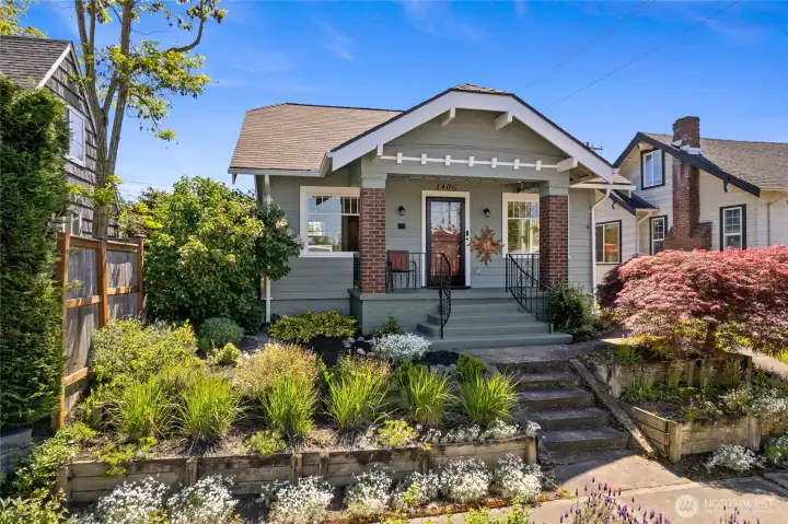 Beautiful 1926 Craftsman.