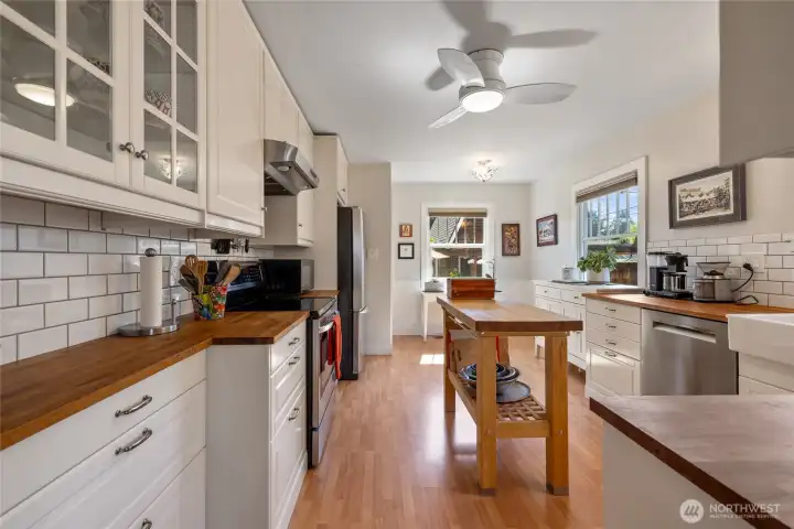 Welcome to the bright and airy kitchen!