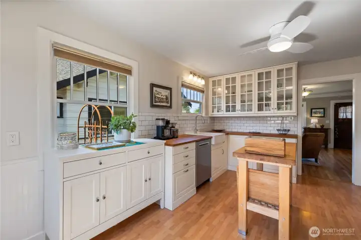 Glass cupboards to display your dish collection.