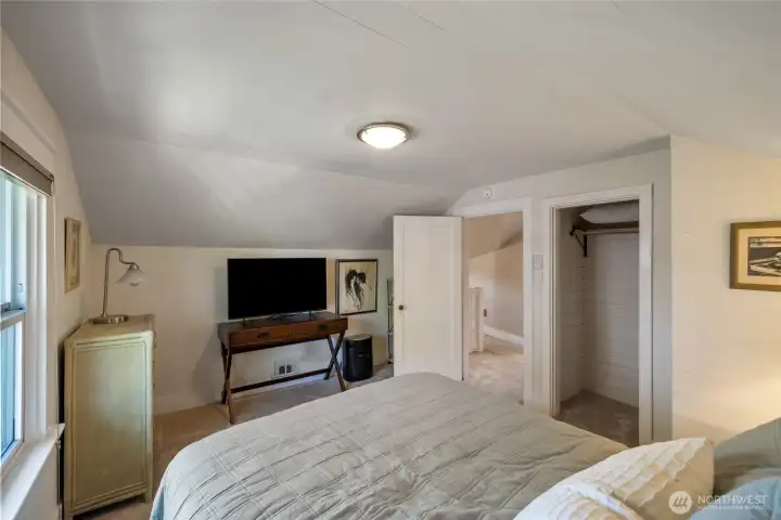 Comfortably fits a queen bed.