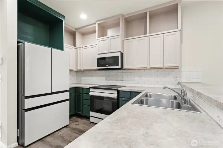 High end appliances staying with the home High end appliances staying with the home