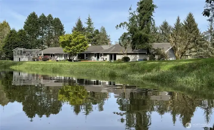 Idyllic creekfront retreat