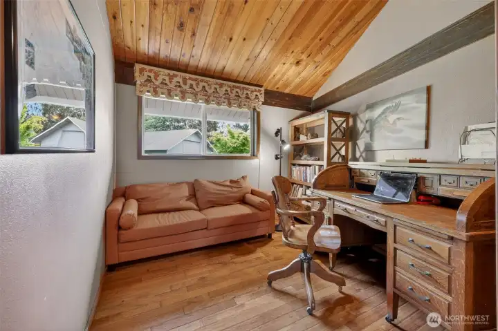 Possible 3rd bedroom currently an office