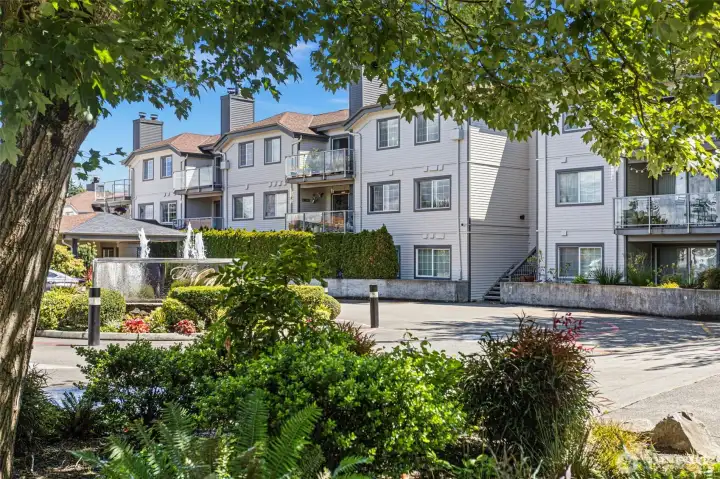 Welcome home to the adored Carlton building in the heart of Mercer Island! Welcome home to the adored Carlton building in the heart of Mercer Island!
