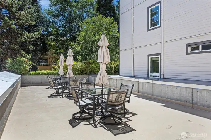 Common area deck. Common area deck.