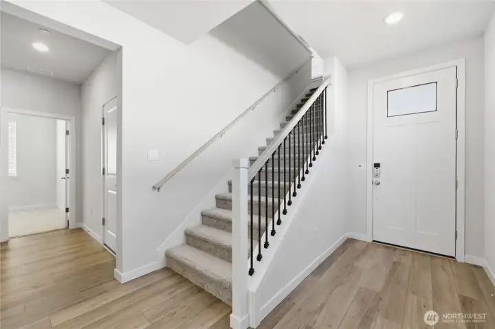 Welcome and enter into this large foyer! Welcome and enter into this large foyer!