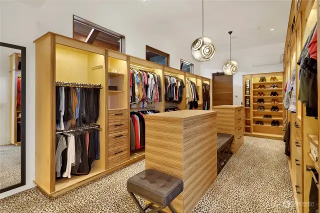 Huge primary closet/ dressing room