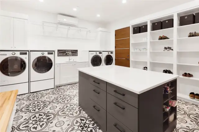 A mudroom/ laundry room/ craft room