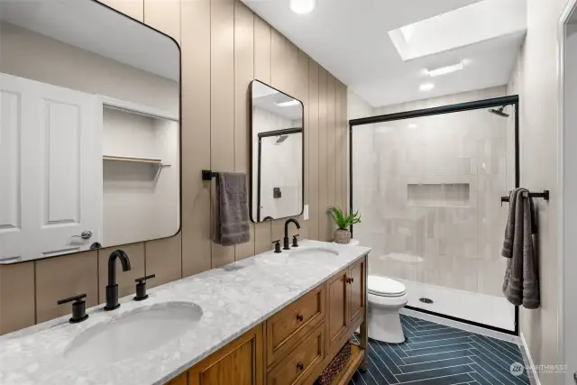 Brand new, stunningly remodeled primary bathroom.