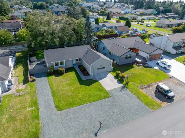 Great neighborhood!  Walkable streets and close to forestland trails.  Lots of parking for extra cars, RV/boat.