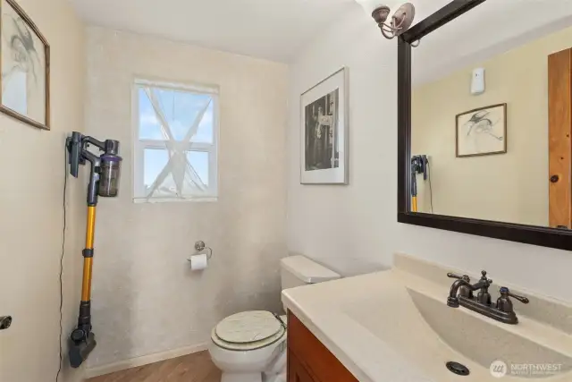 3rd floor ADU 1/2 bath