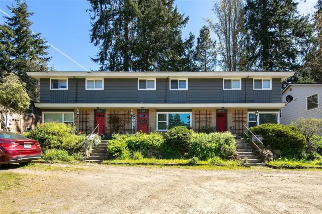 Gorgeous Triplex in fabulous Greenwood neighborhood.