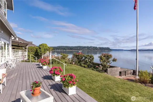 Very Entertaining large Deck on the waterside.  Couple steps to the beach off the concrete bulkhead