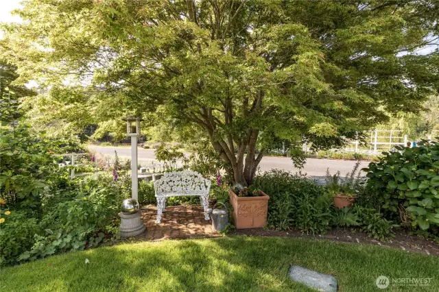 Cozy spot in the front yard