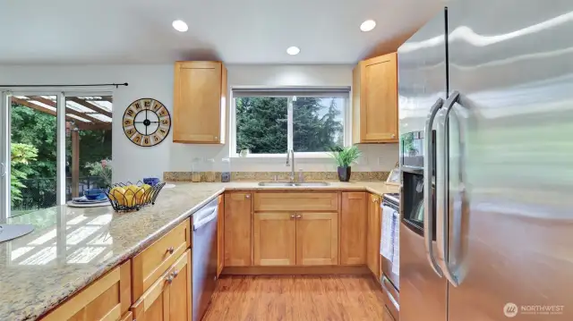 All kitchen appliances stay!