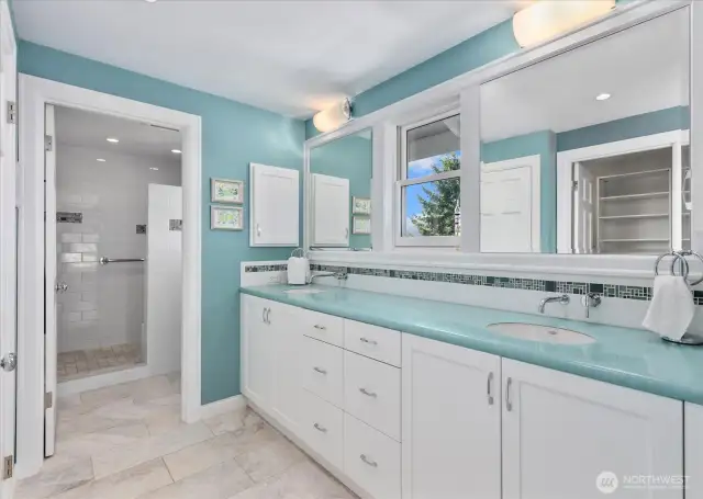 Primary bath, heated tile floors